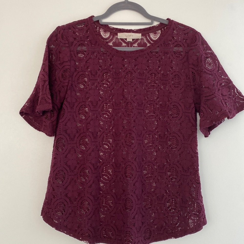 Loft burgundy lace top with ruffle sleeve S EUC